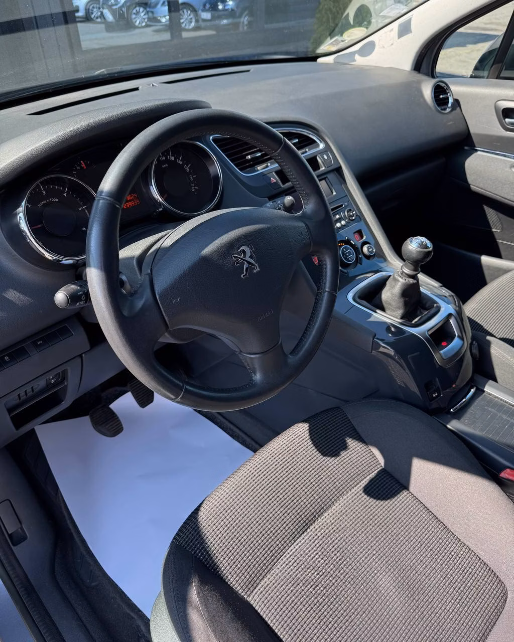 Peugeot 5008 фото 11