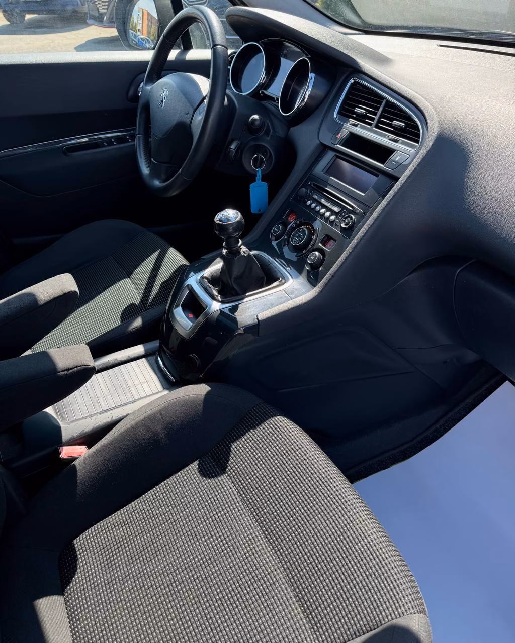 Peugeot 5008 фото 12
