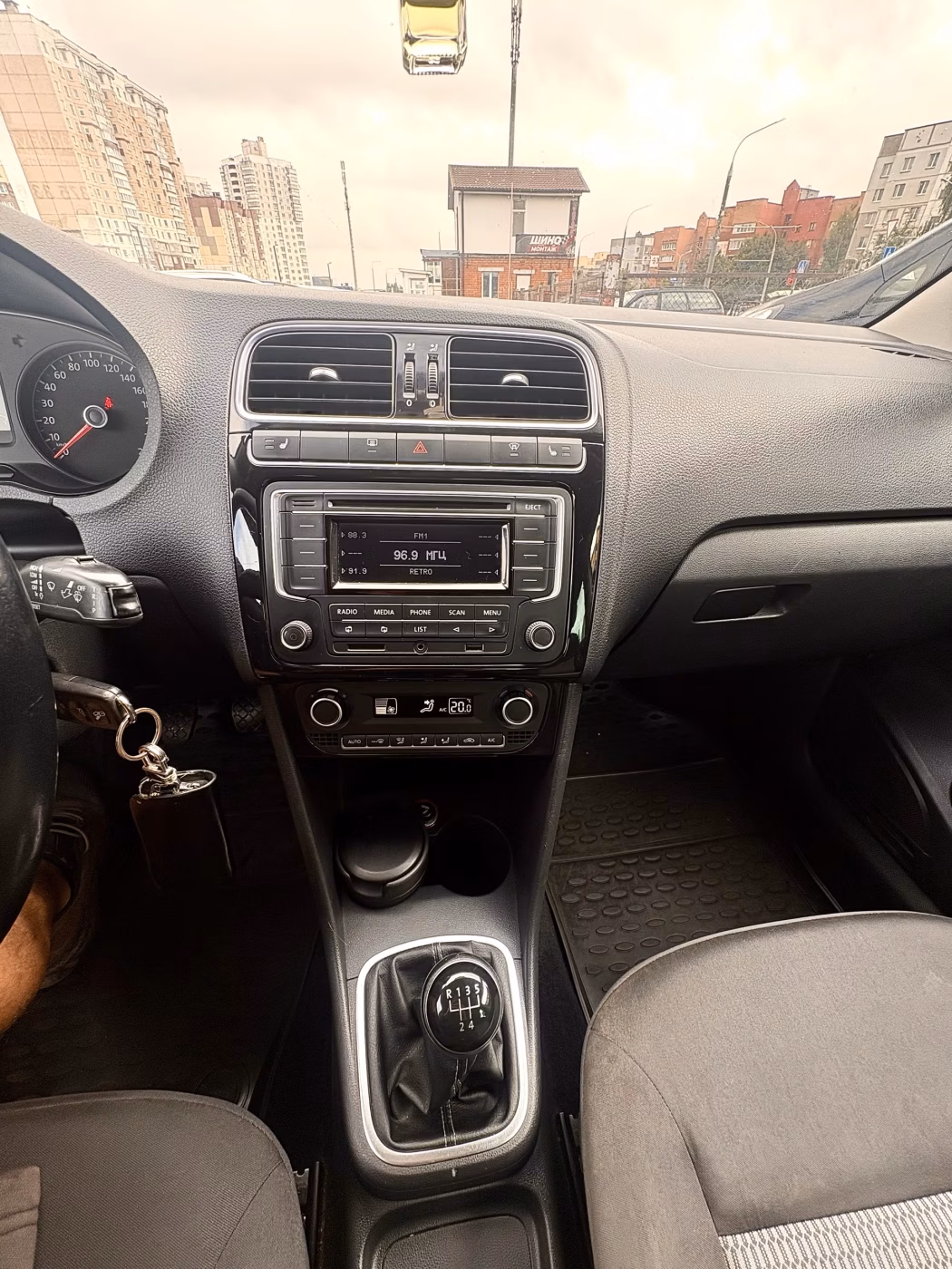 Volkswagen Polo Sedan фото 12