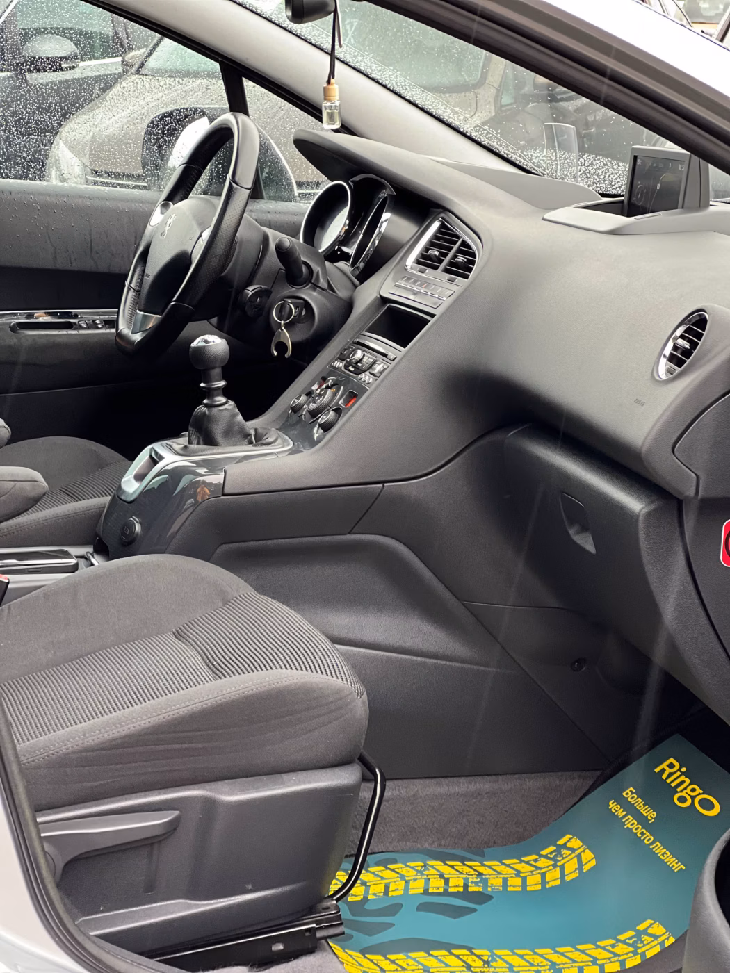Peugeot 5008 фото 16
