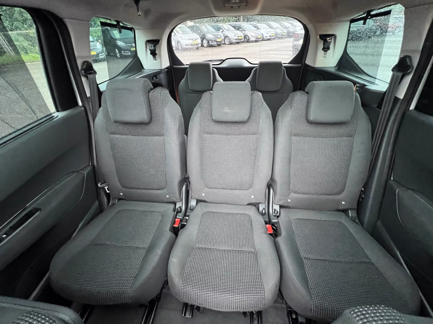 Peugeot 5008 фото 13