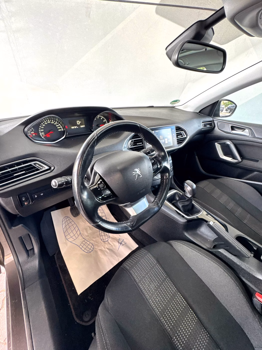 Peugeot 308 фото 10