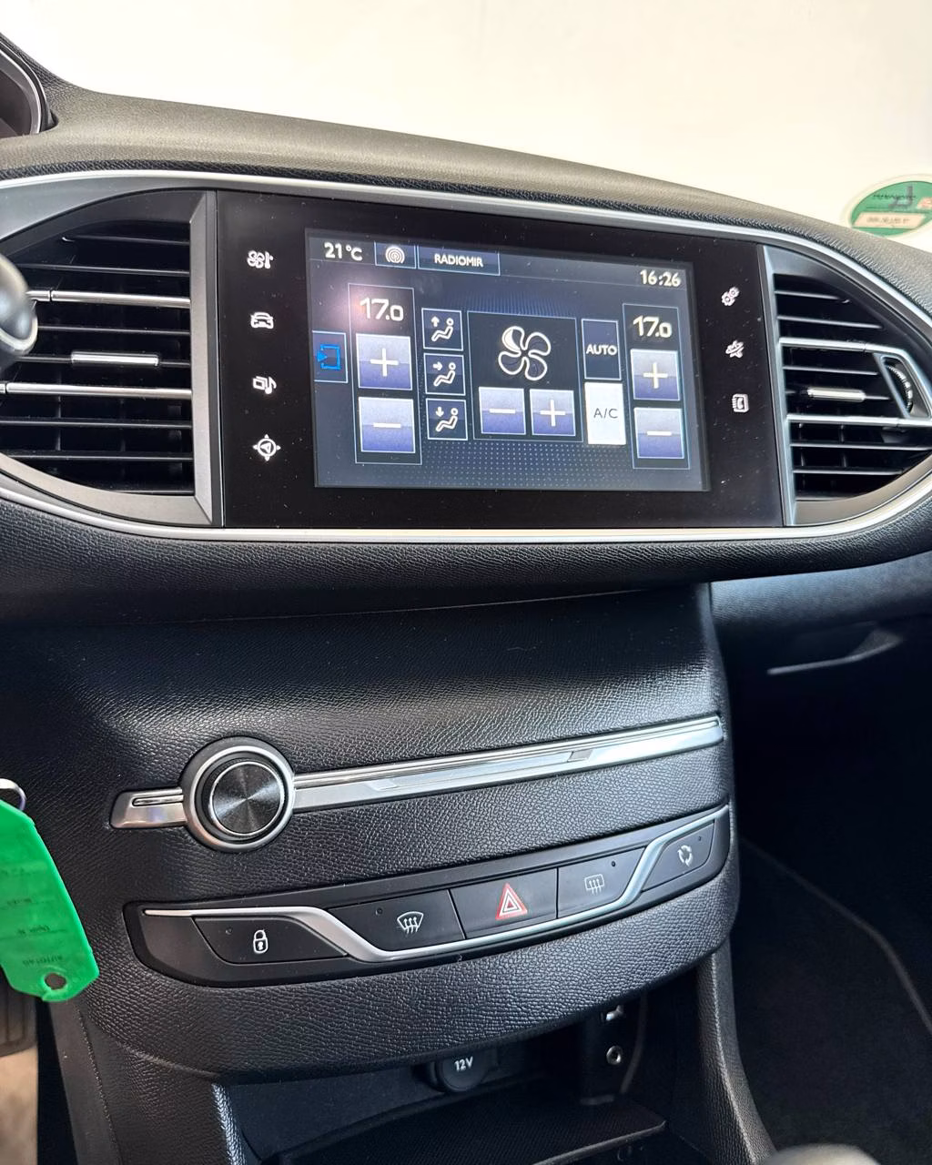 Peugeot 308 фото 12