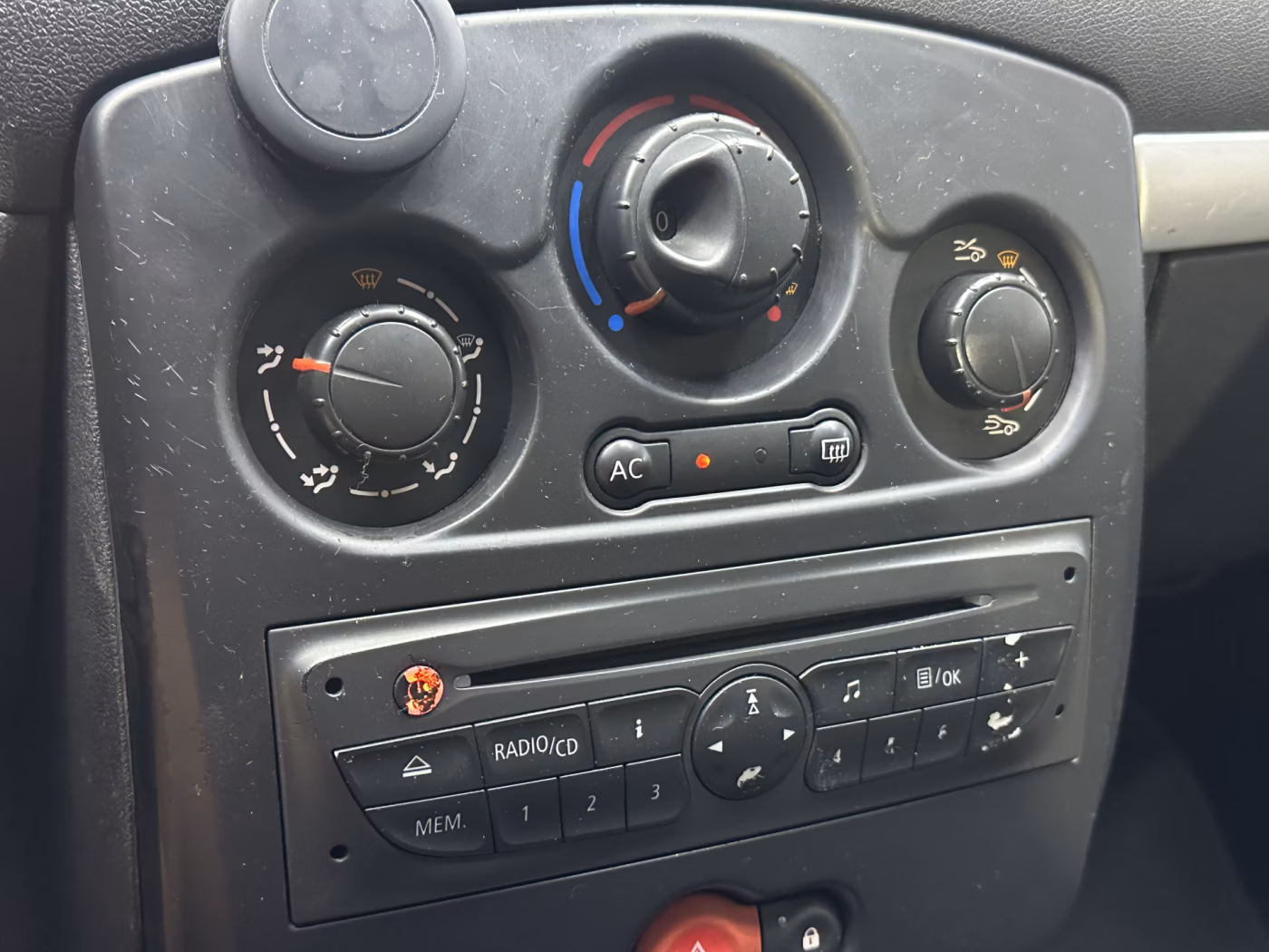 Renault Clio фото 16