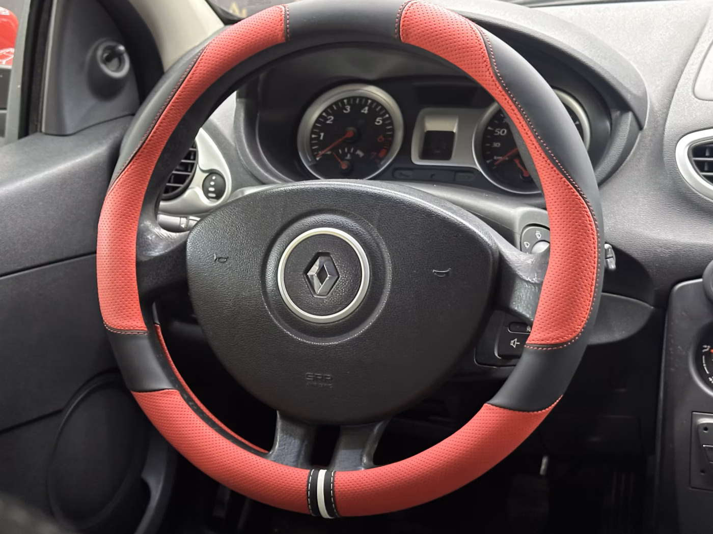 Renault Clio фото 12