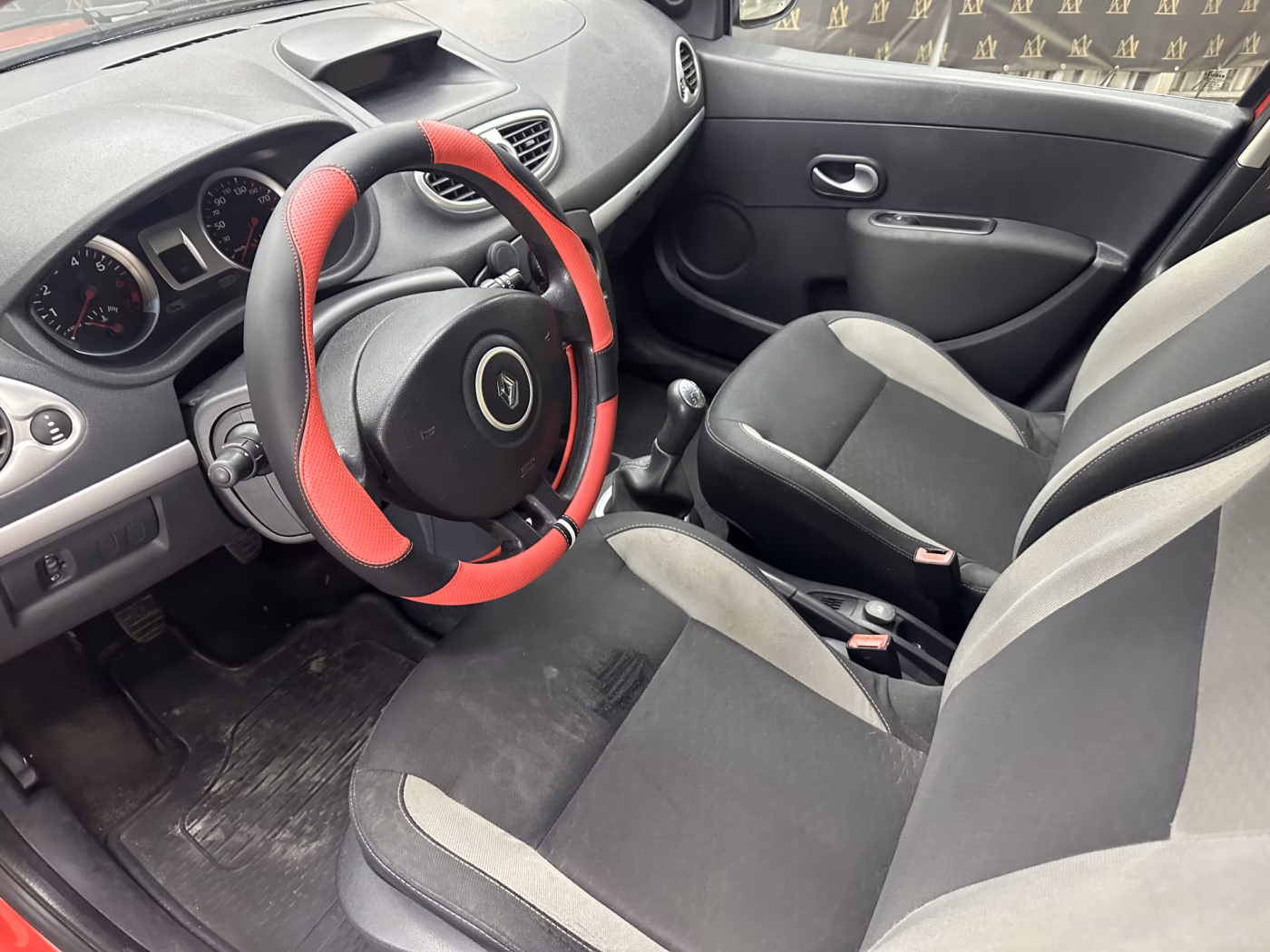 Renault Clio фото 19