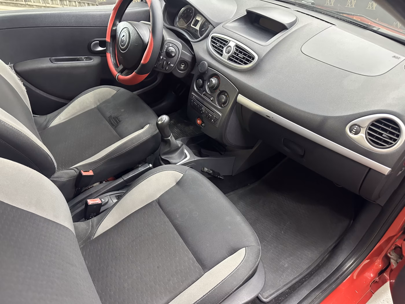 Renault Clio фото 22