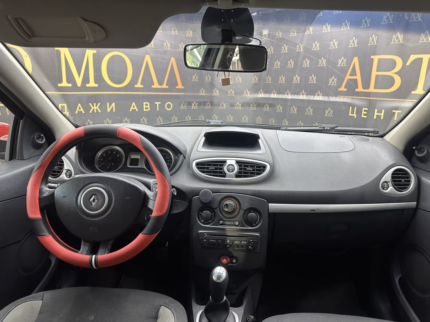 Renault Clio фото 10