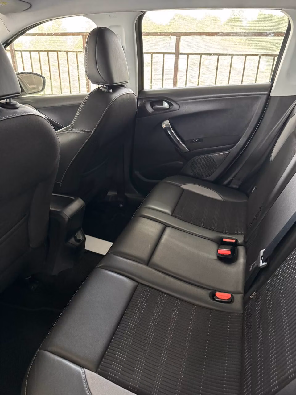 Peugeot 2008 фото 15