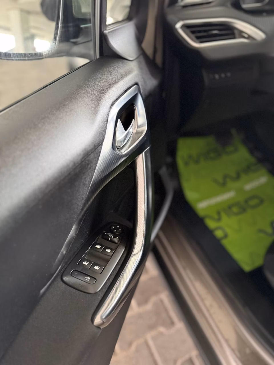 Peugeot 2008 фото 12