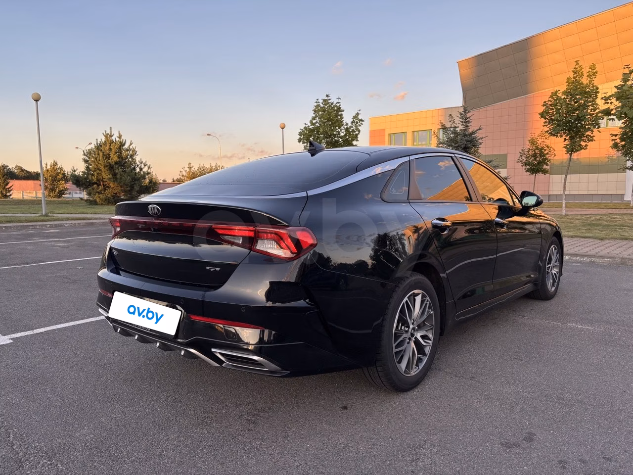 Kia K5 фото 6