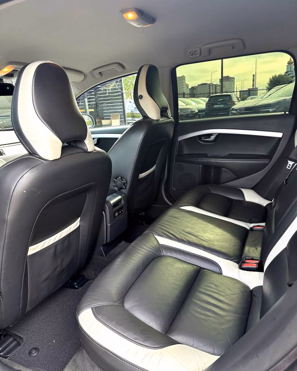 Volvo V70 фото 12