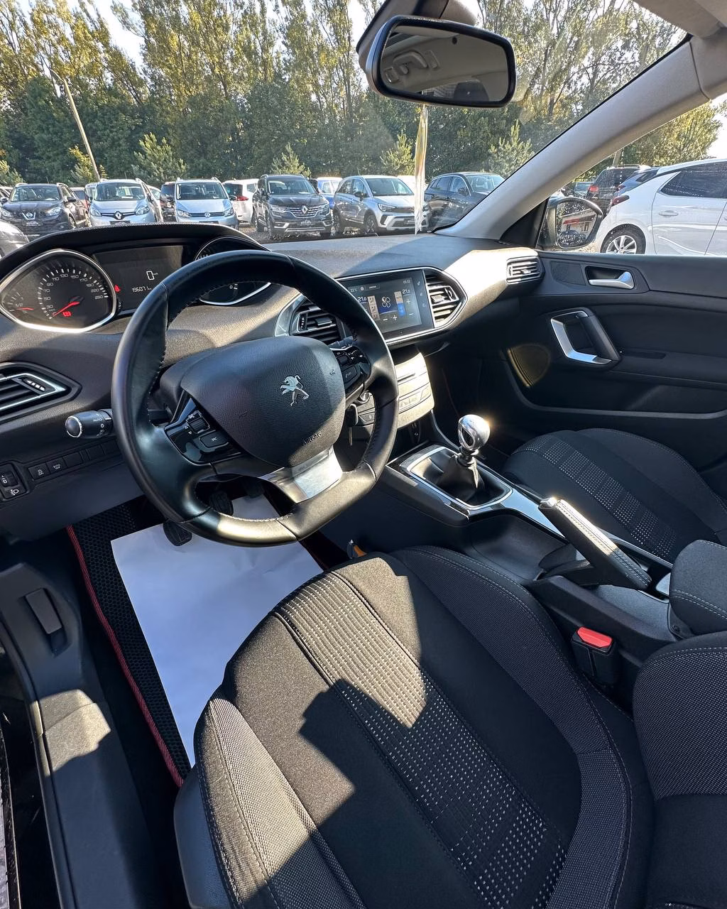 Peugeot 308 фото 9