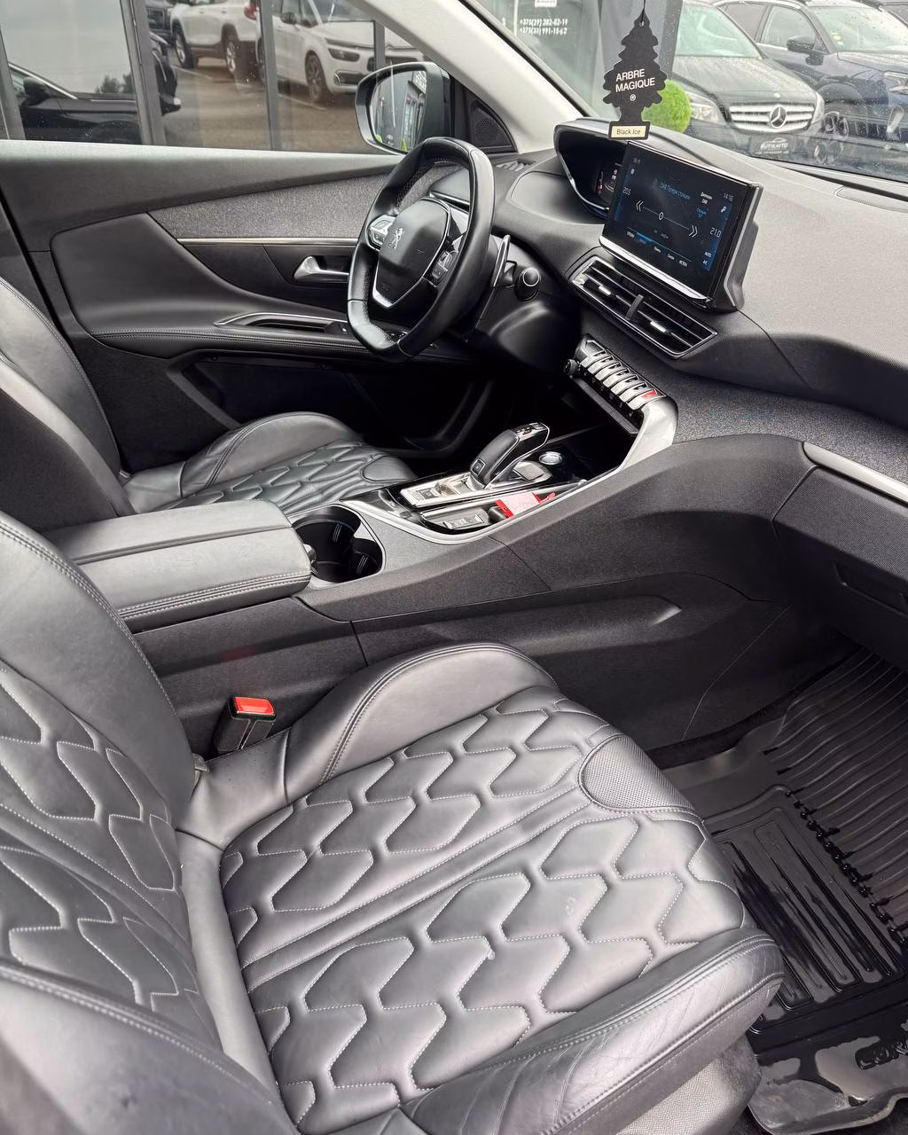 Peugeot 5008 фото 13