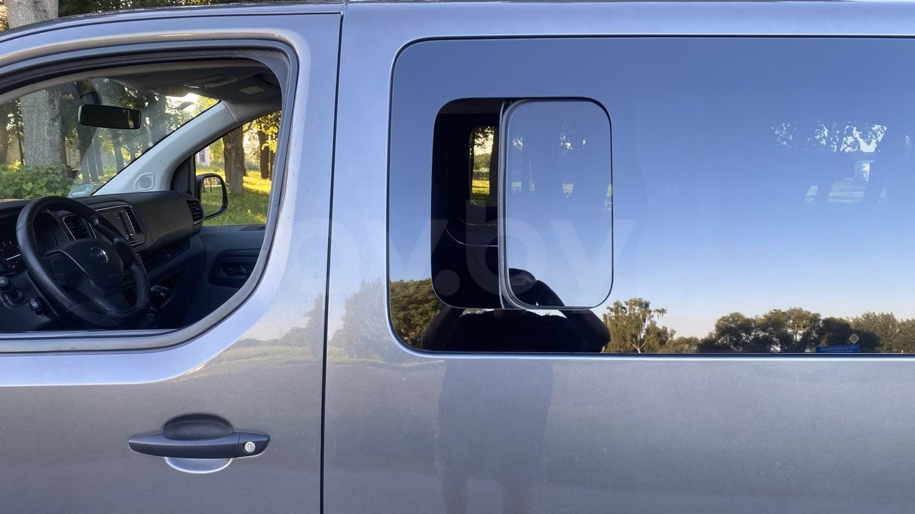 Opel Vivaro фото 10