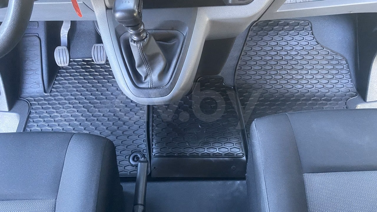 Opel Vivaro фото 18