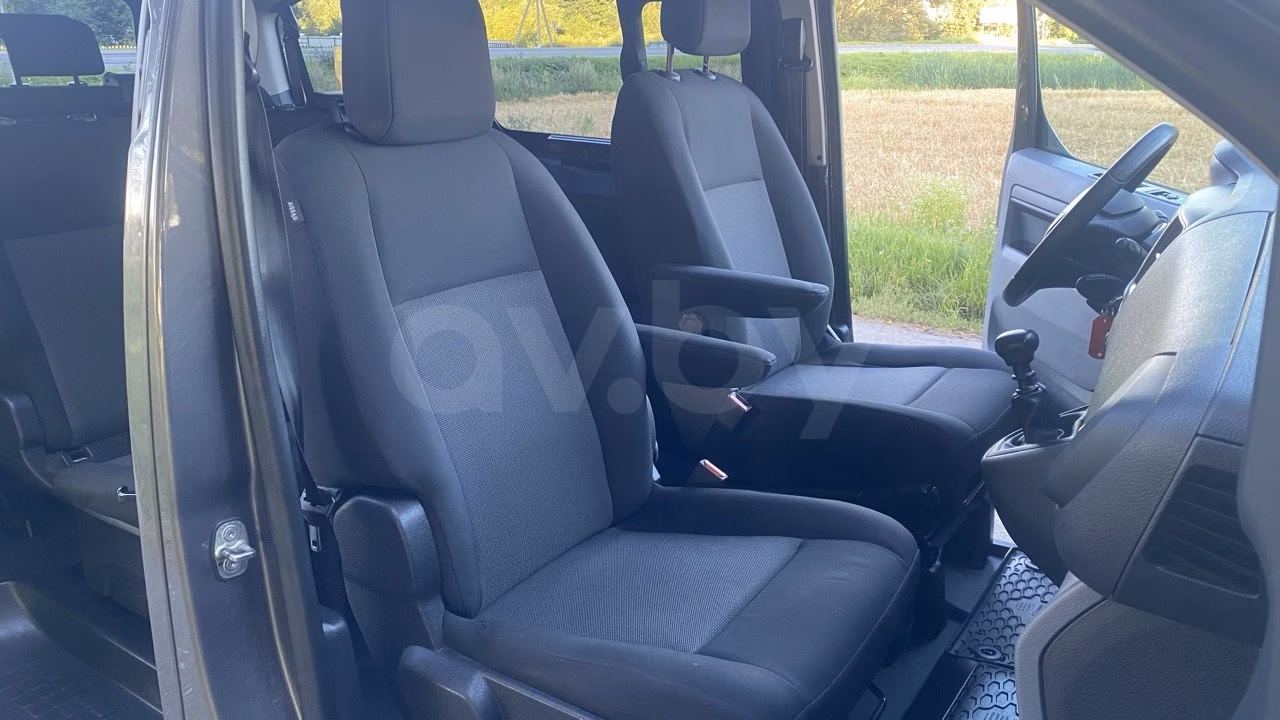 Opel Vivaro фото 16