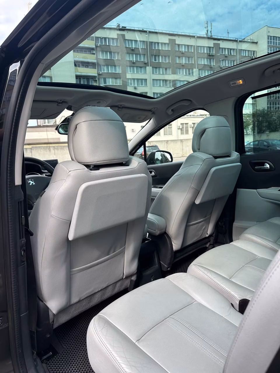 Peugeot 5008 фото 18