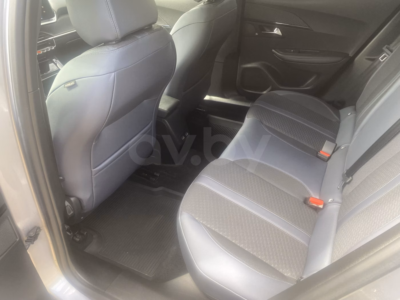 Peugeot 2008 фото 21