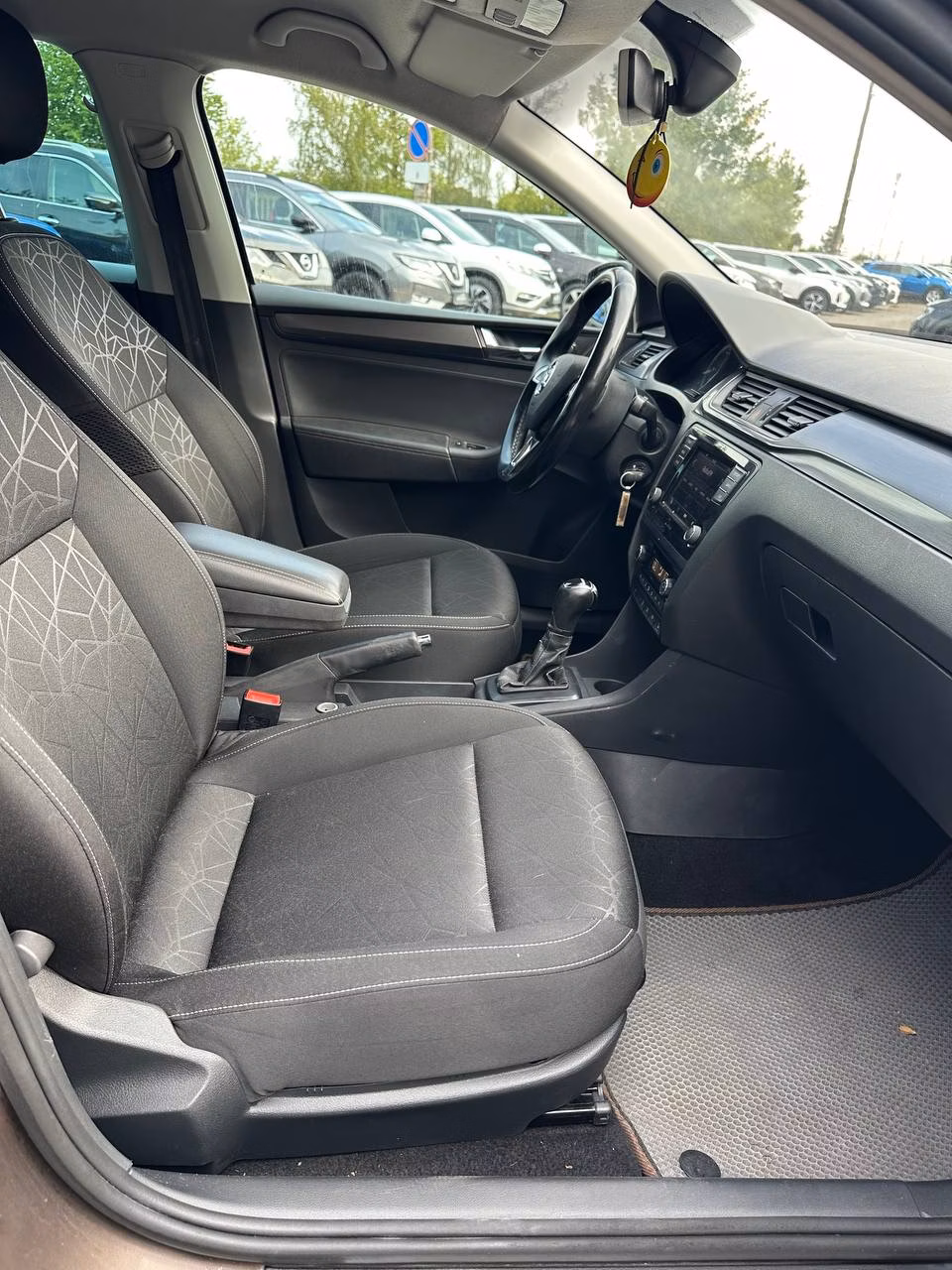 Skoda Rapid фото 11