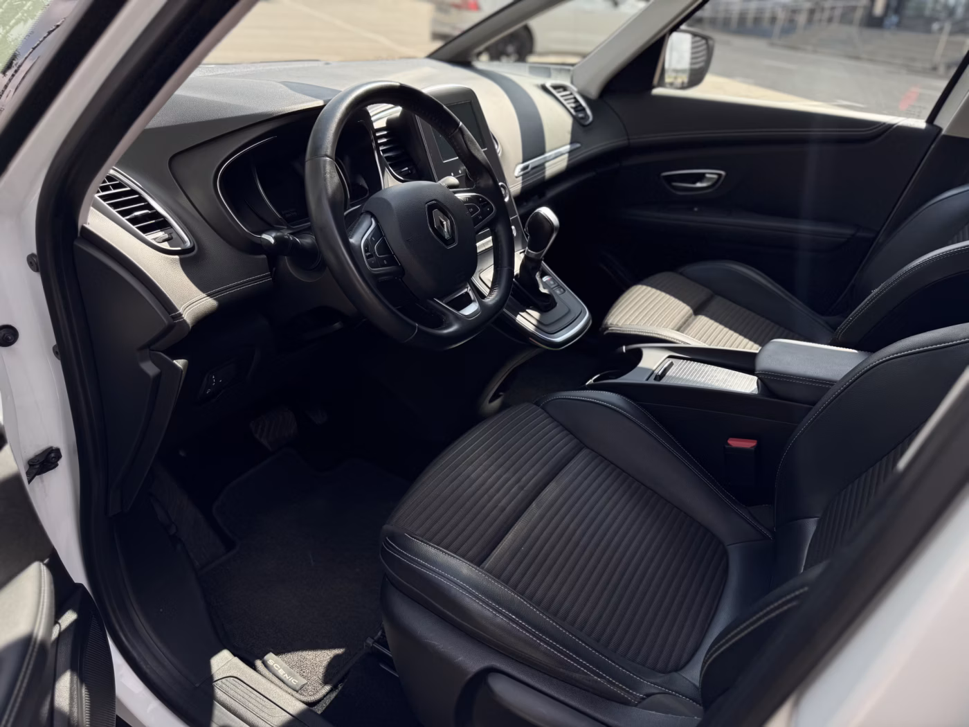 Renault Grand Scenic фото 9