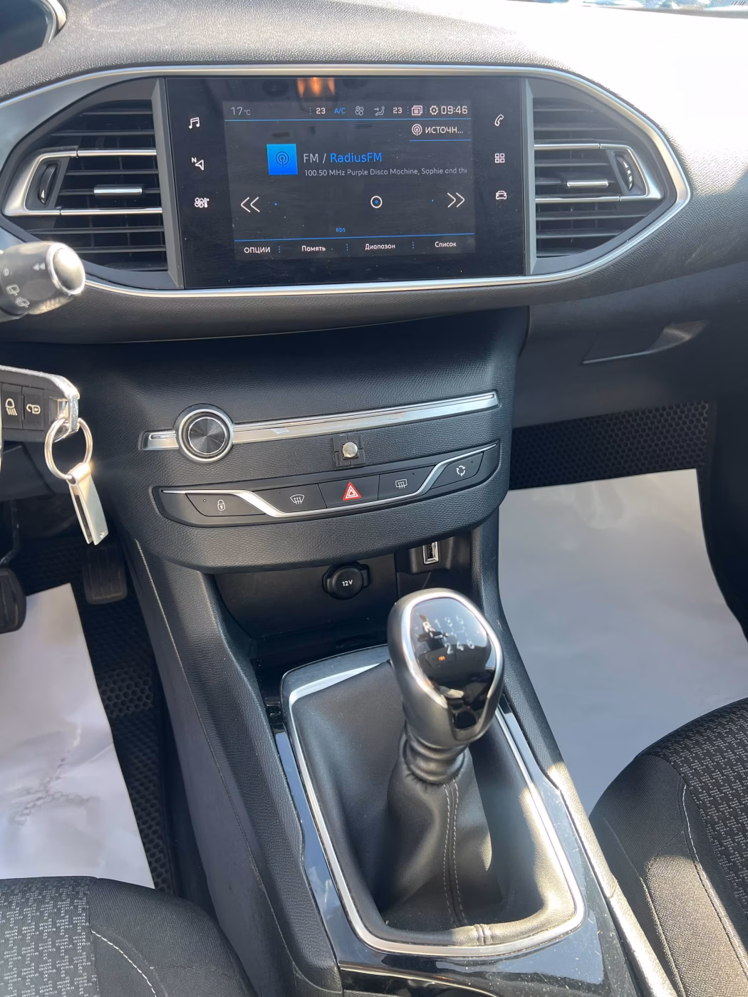 Peugeot 308 фото 11