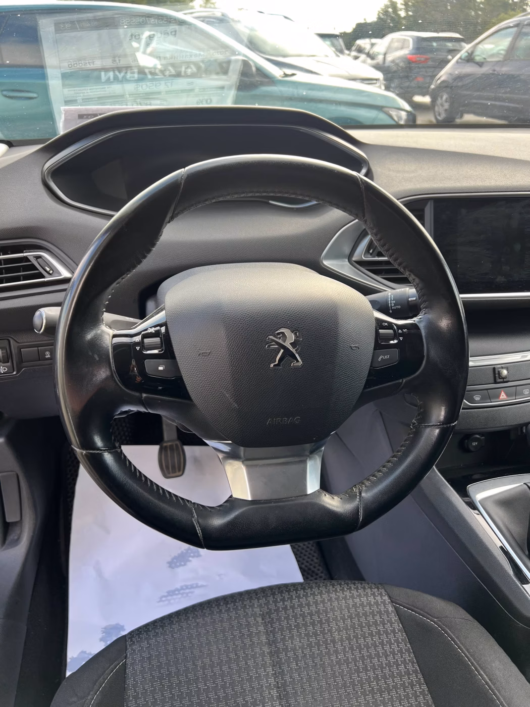 Peugeot 308 фото 12