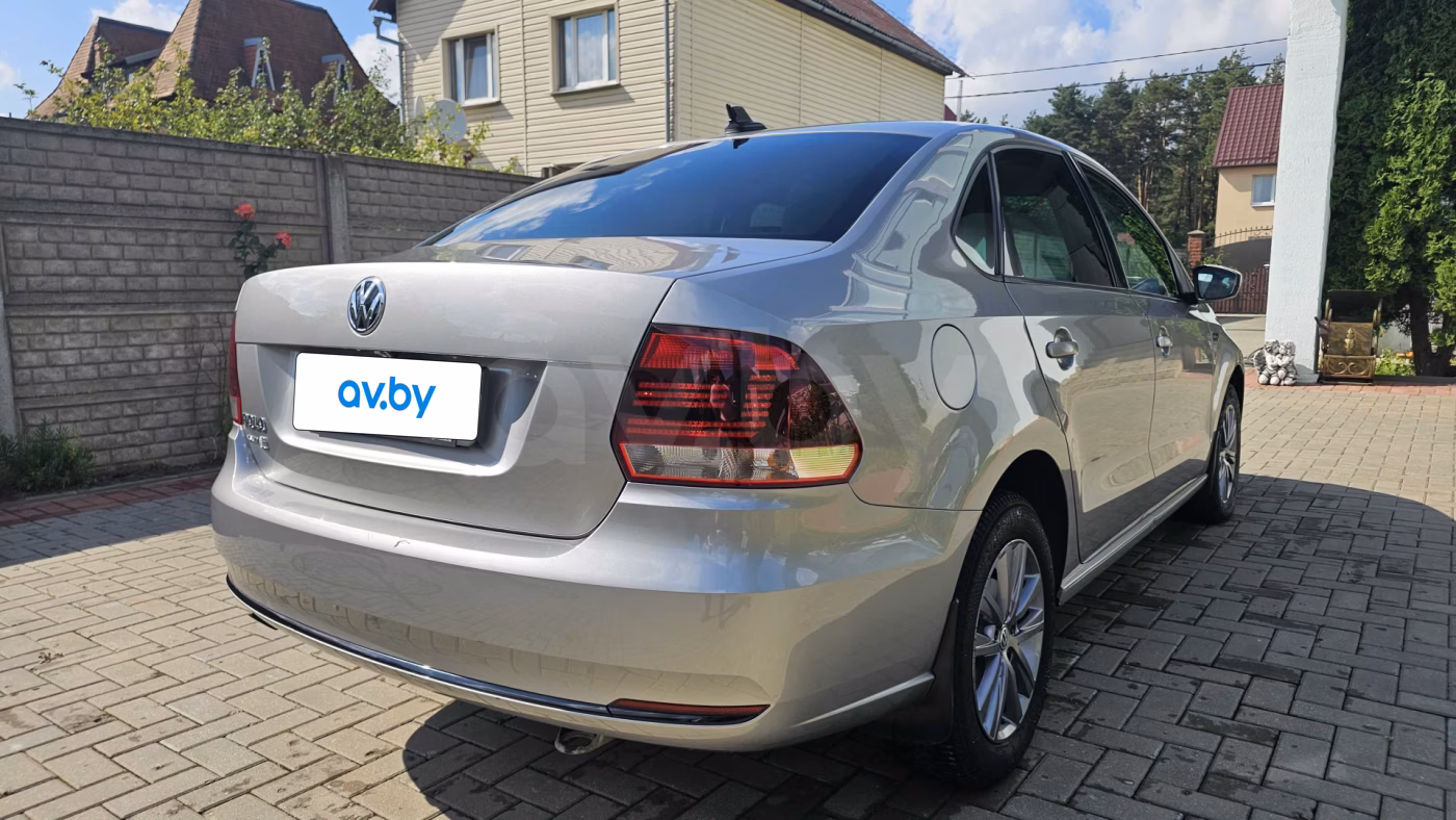 Volkswagen Polo Sedan фото 2