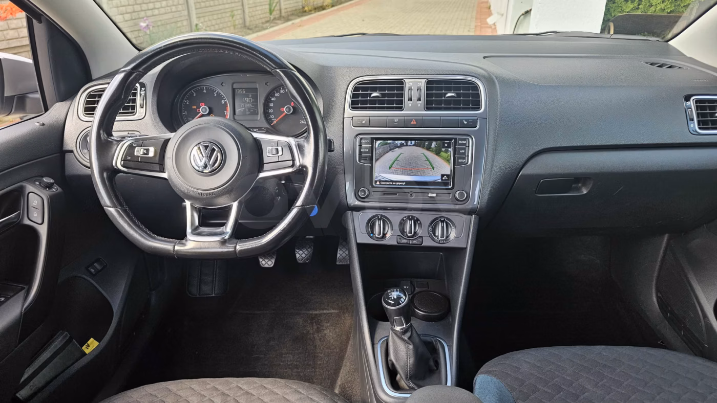 Volkswagen Polo Sedan фото 10