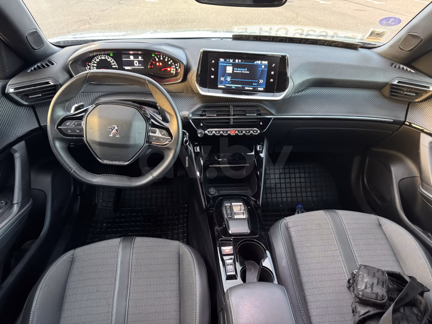 Peugeot 2008 фото 3