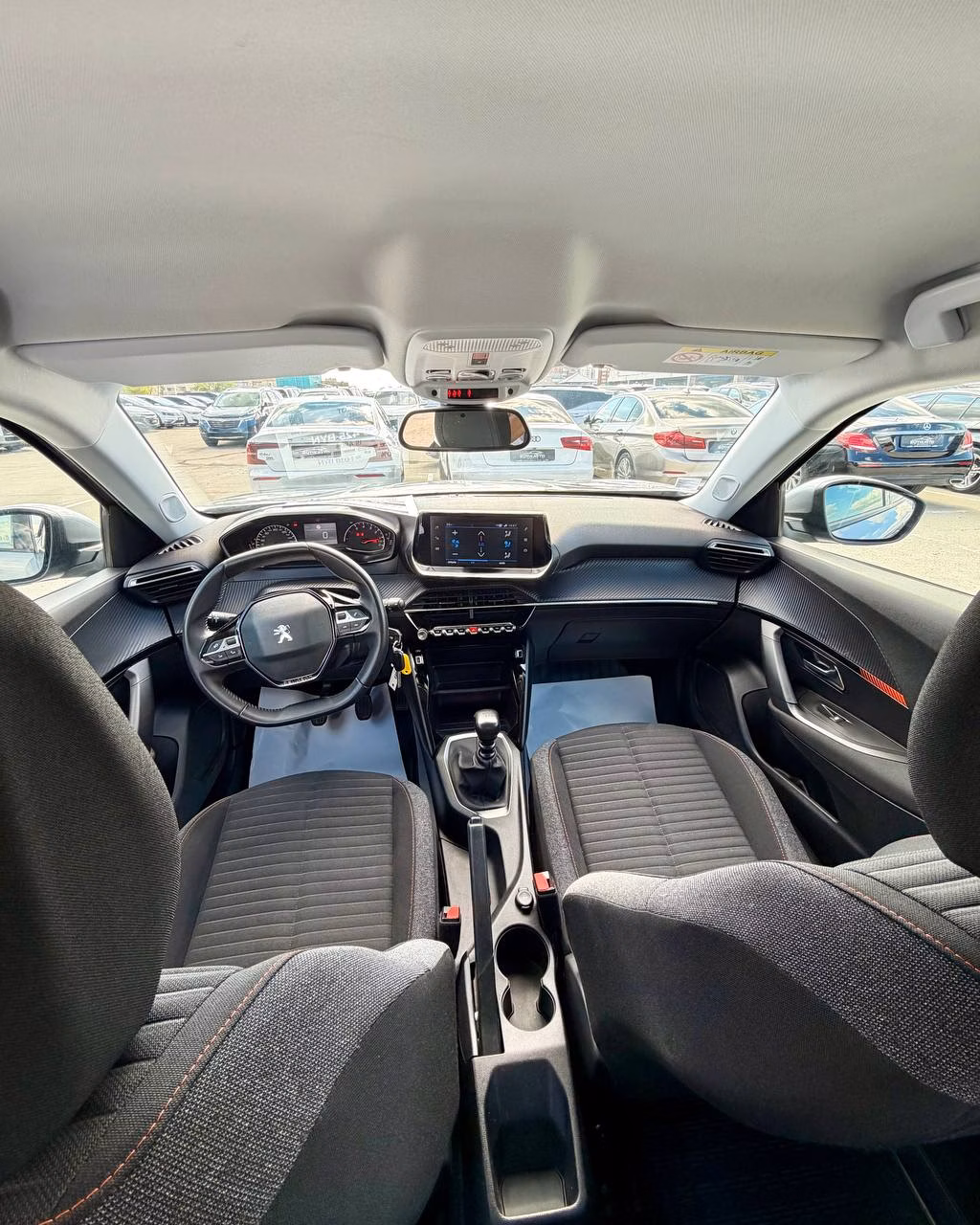 Peugeot 2008 фото 9