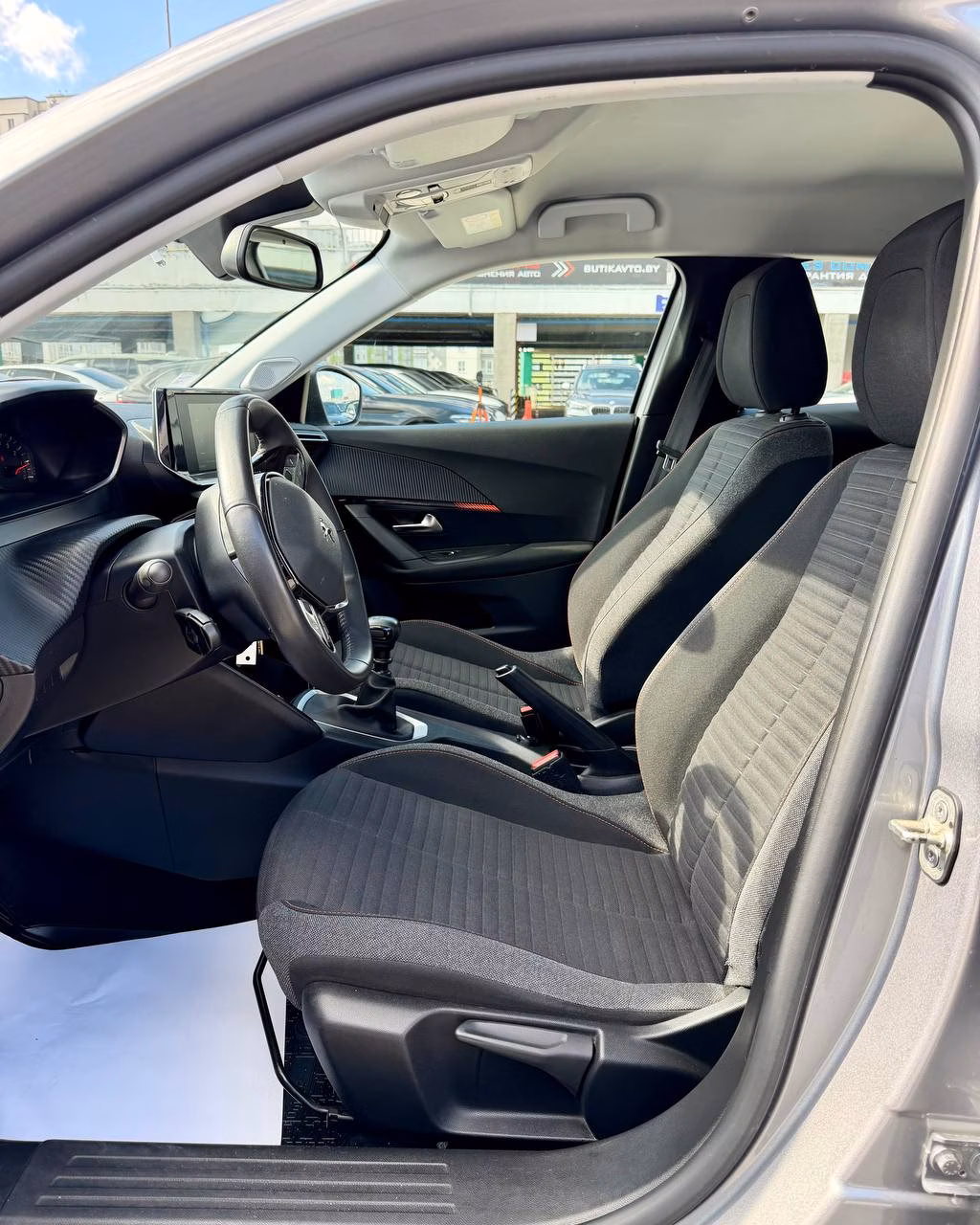 Peugeot 2008 фото 10
