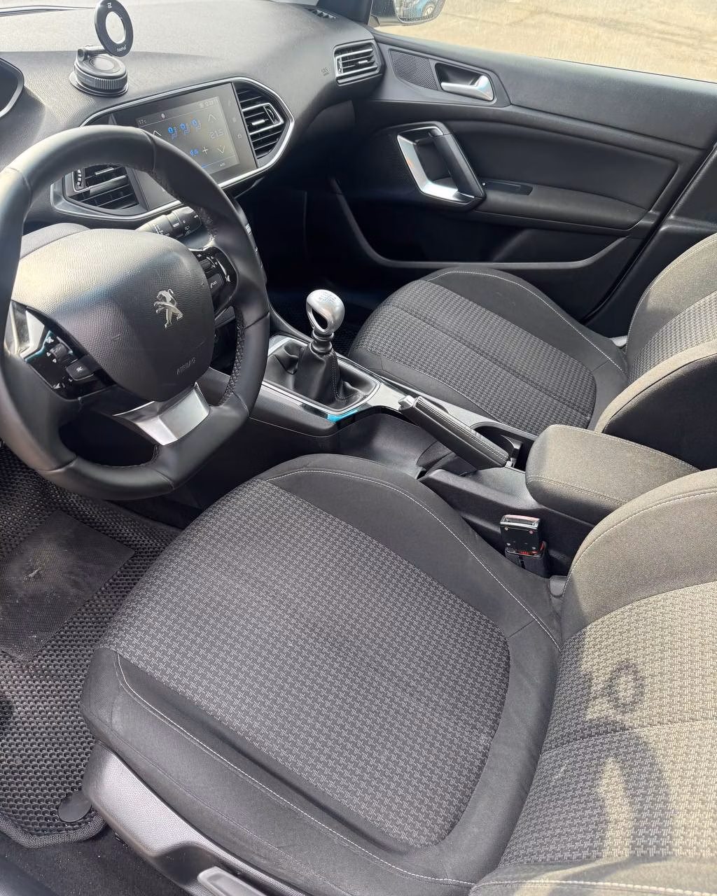 Peugeot 308 фото 10