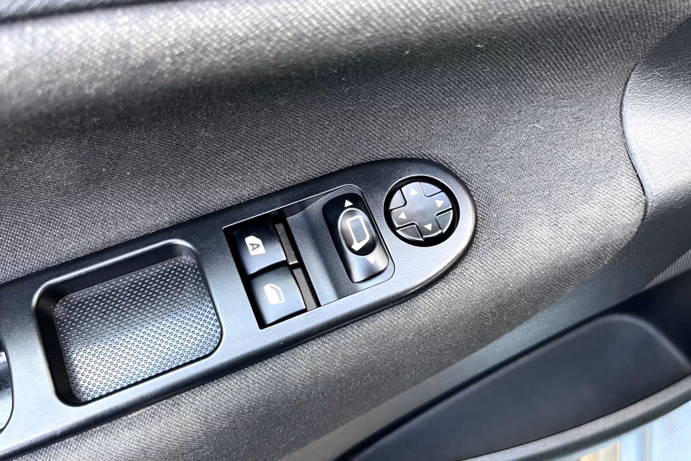 Peugeot 207 фото 18
