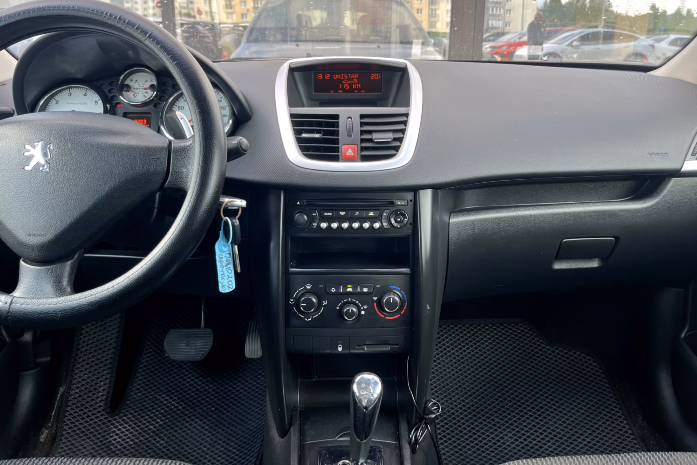 Peugeot 207 фото 16