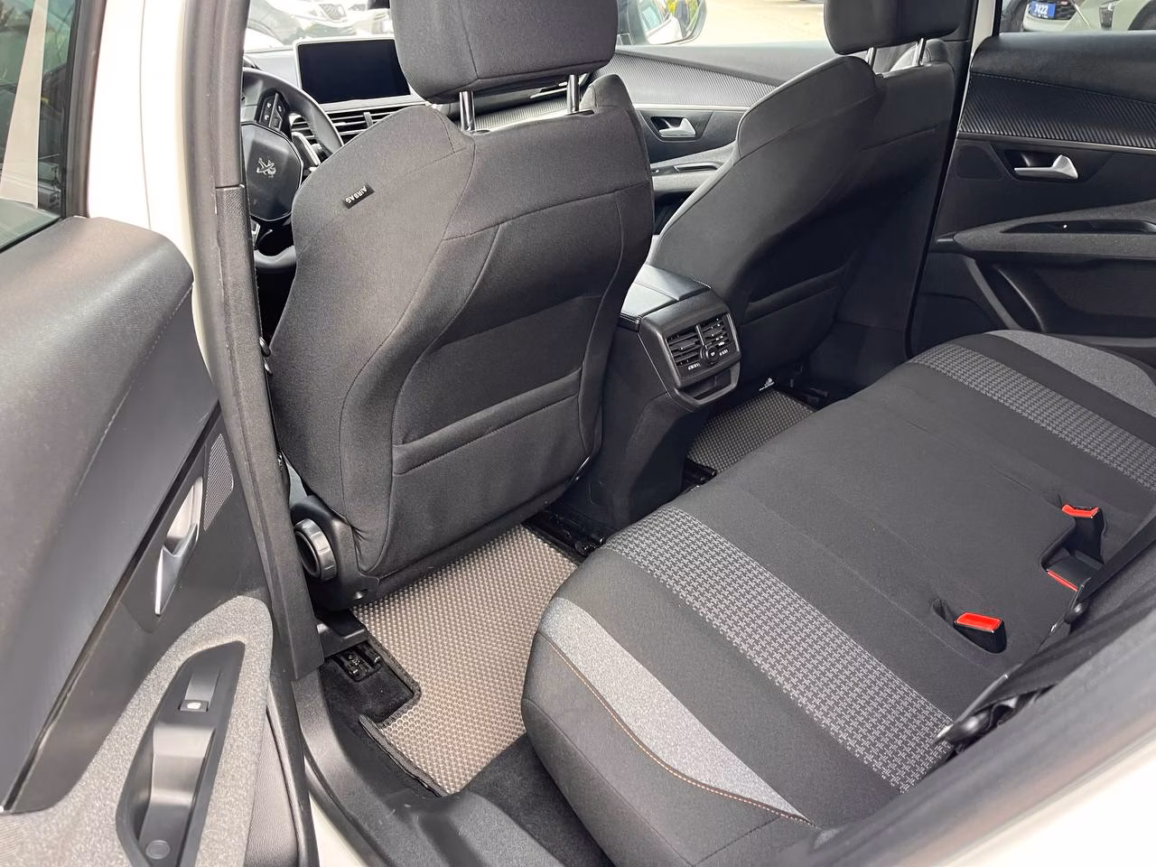 Peugeot 3008 фото 10