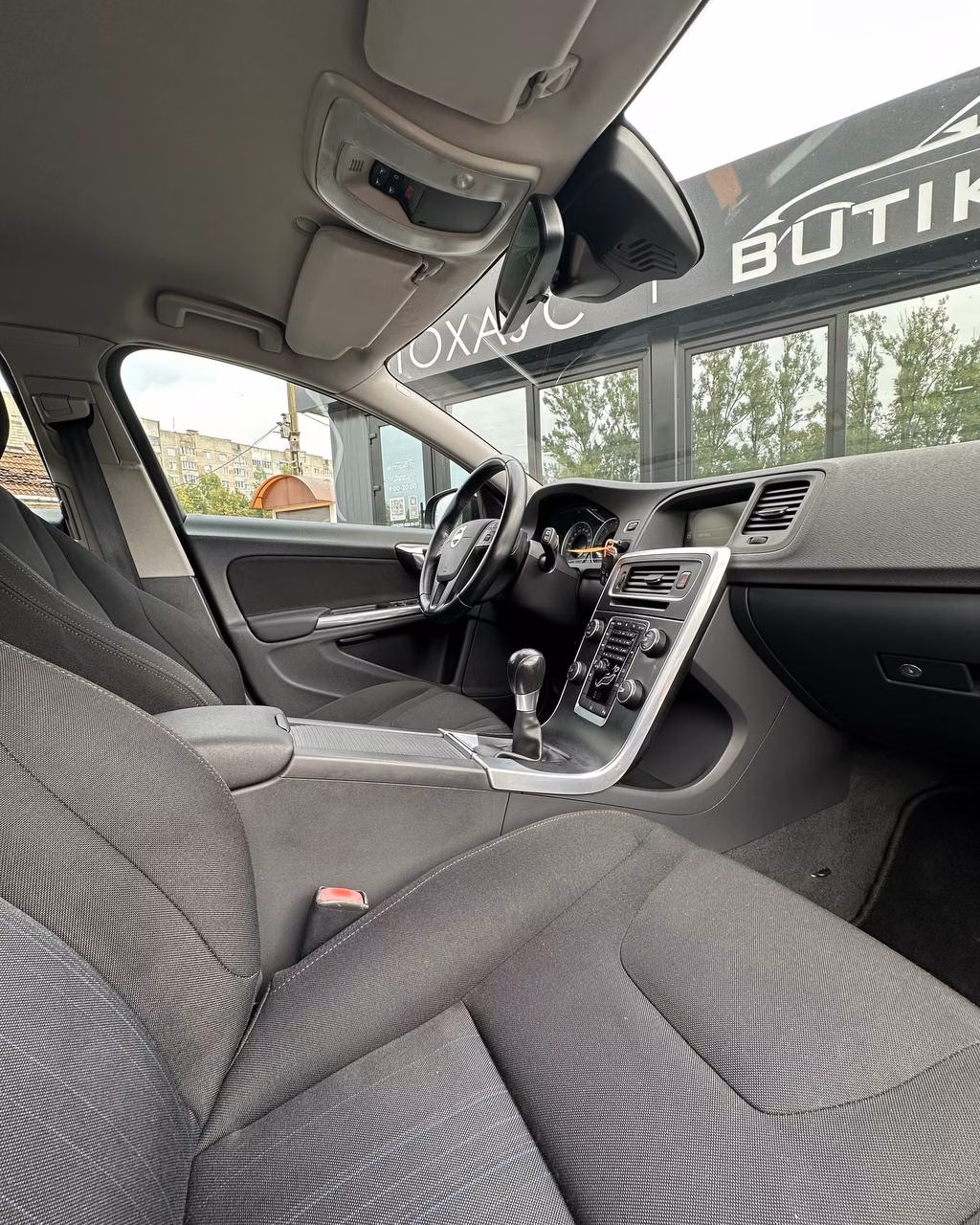 Volvo V60 фото 12