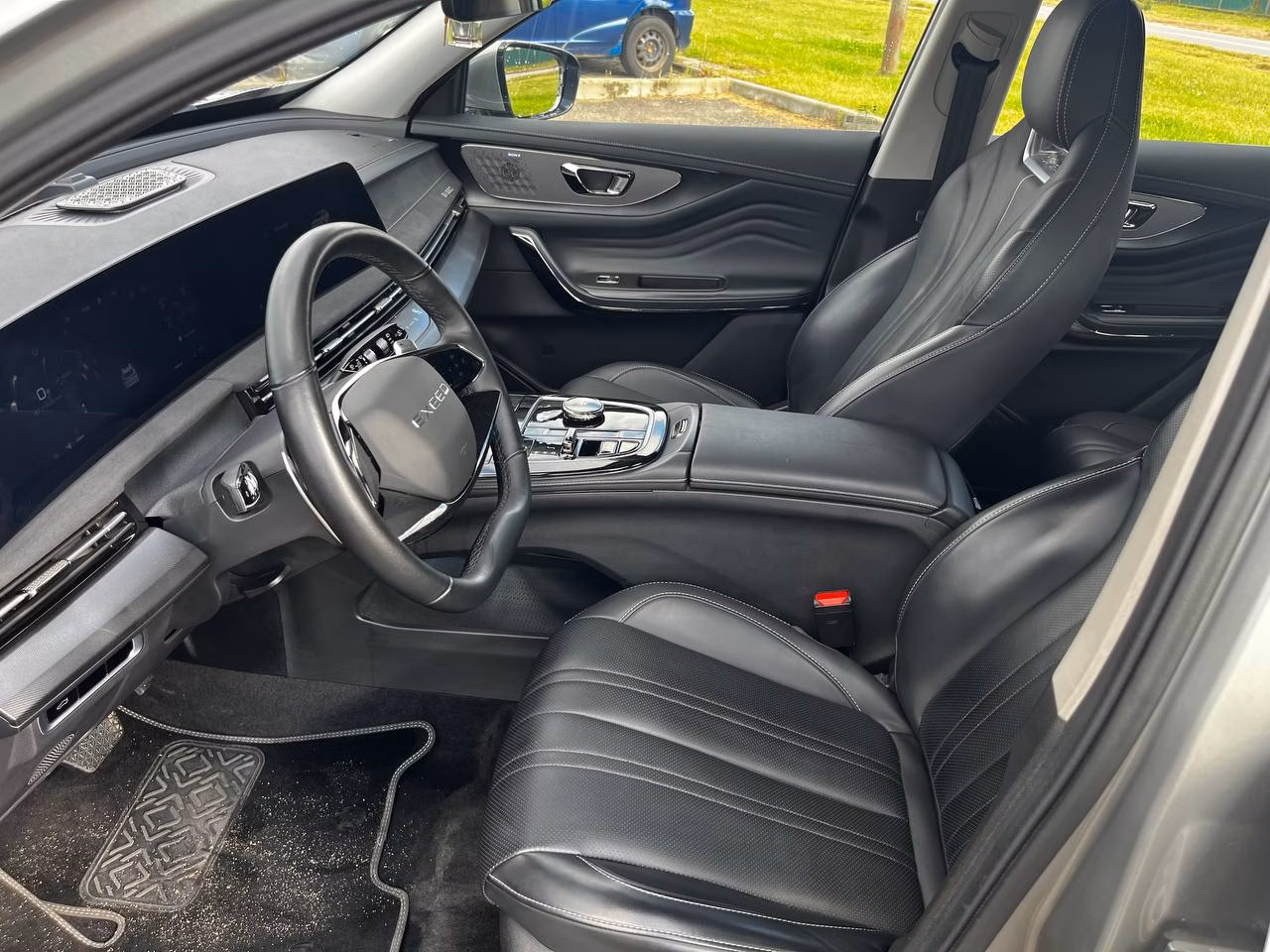 EXEED LX фото 12