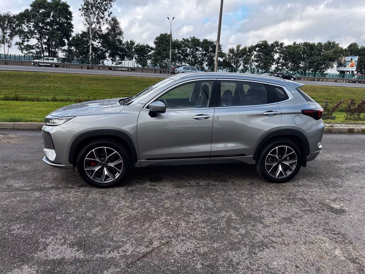 EXEED LX фото 4