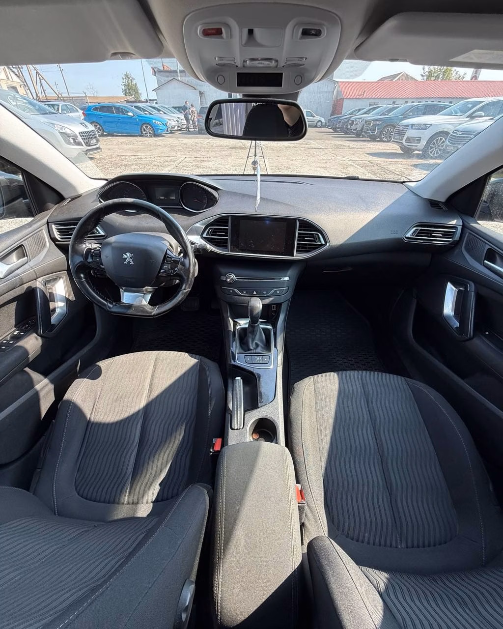 Peugeot 308 фото 9