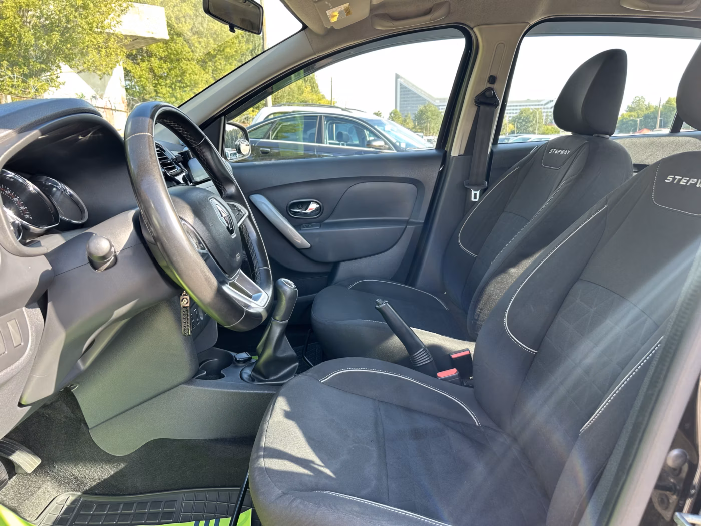 Renault Logan Stepway фото 10
