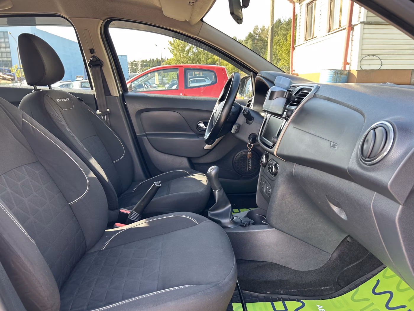 Renault Logan Stepway фото 13
