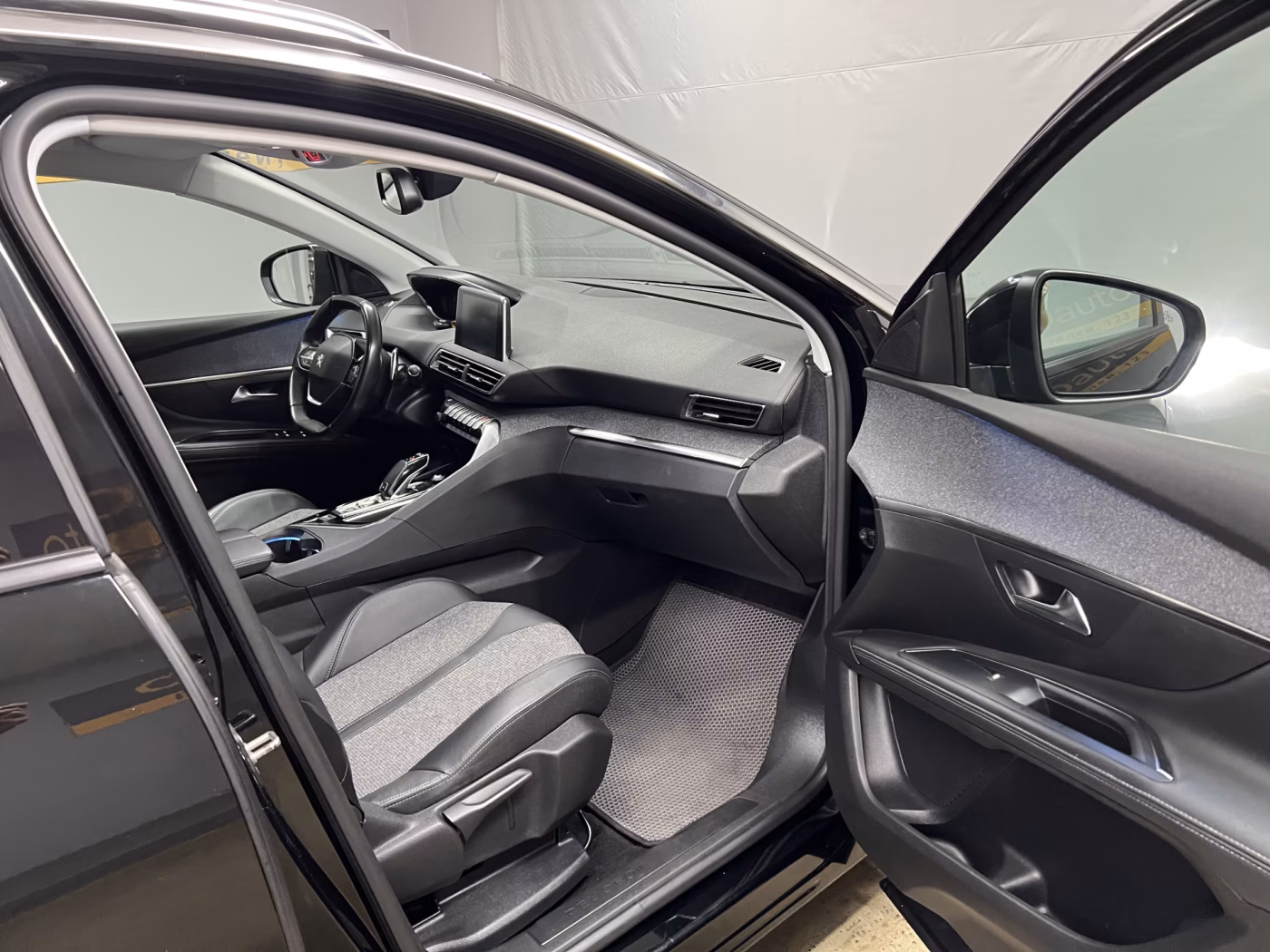 Peugeot 5008 фото 9