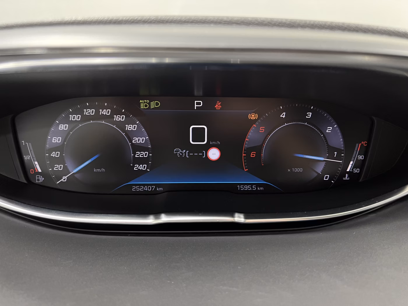 Peugeot 5008 фото 13