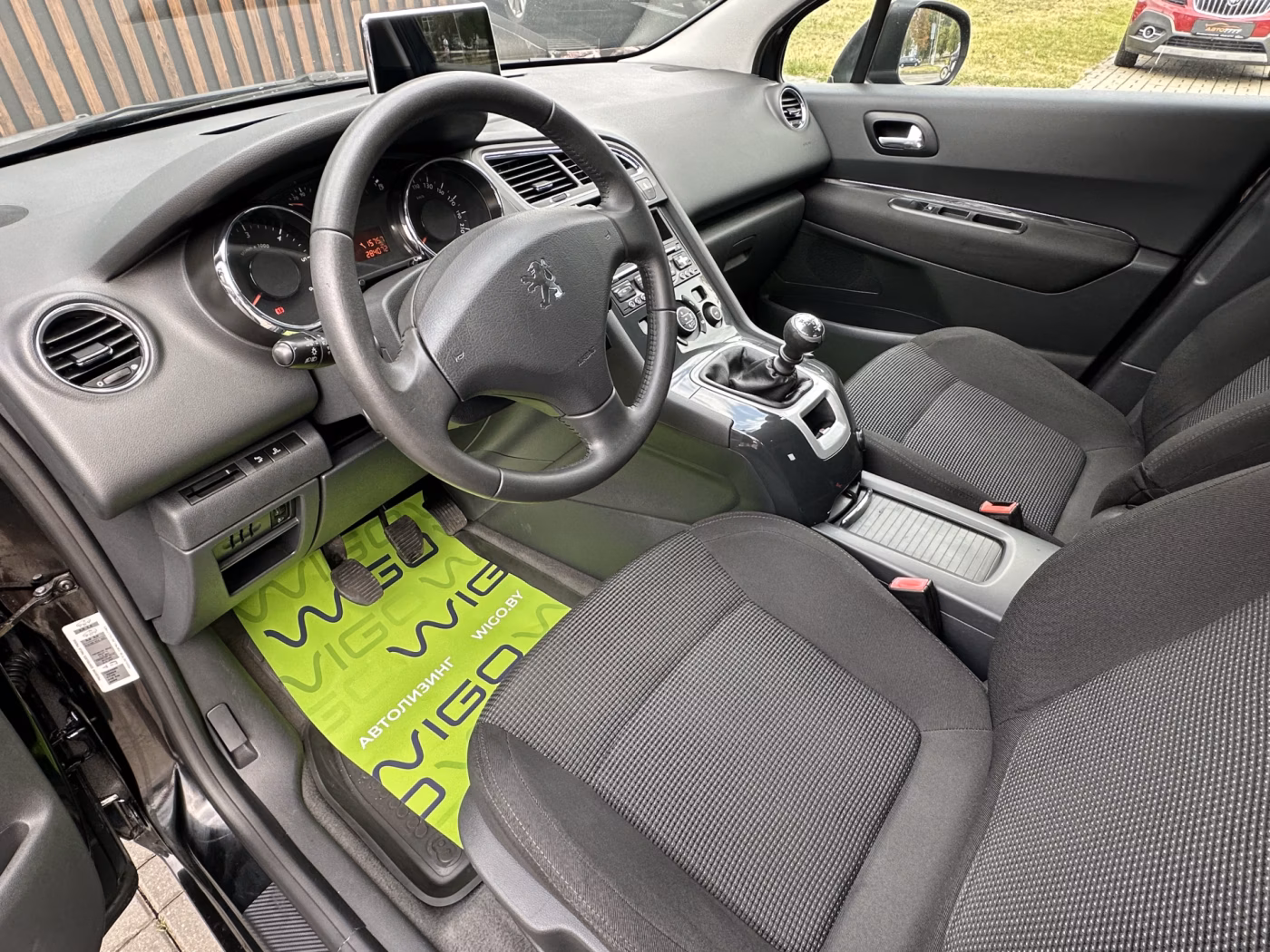 Peugeot 5008 фото 8