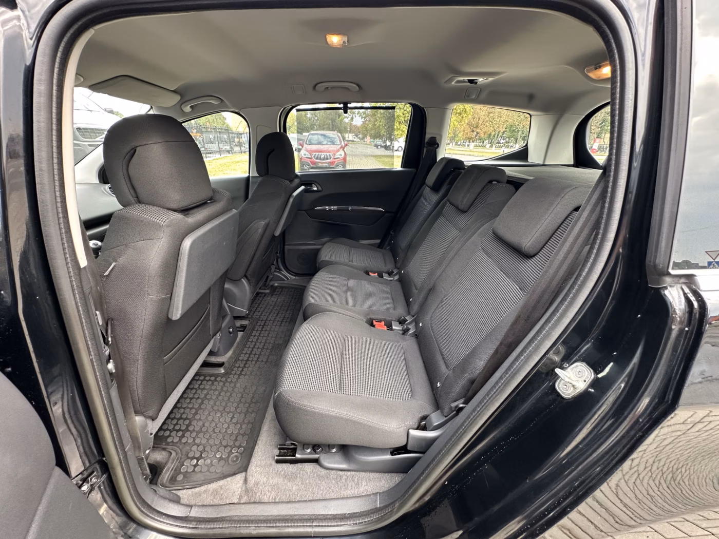 Peugeot 5008 фото 9