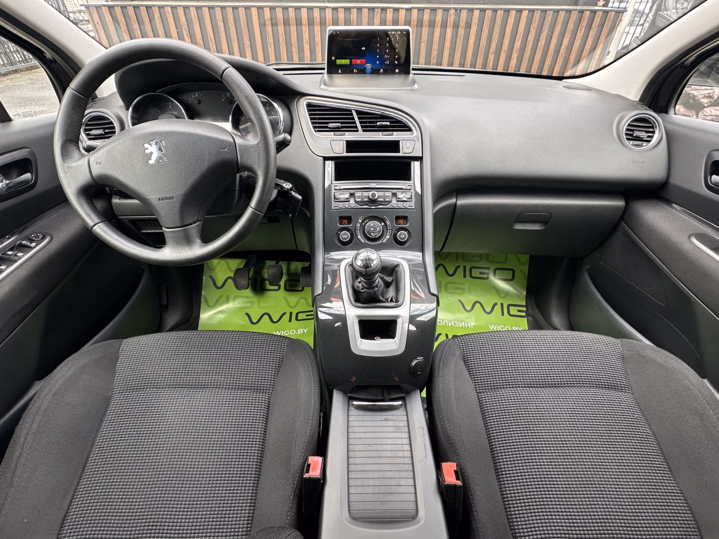 Peugeot 5008 фото 10