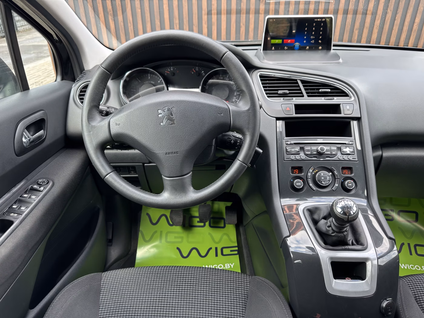 Peugeot 5008 фото 11