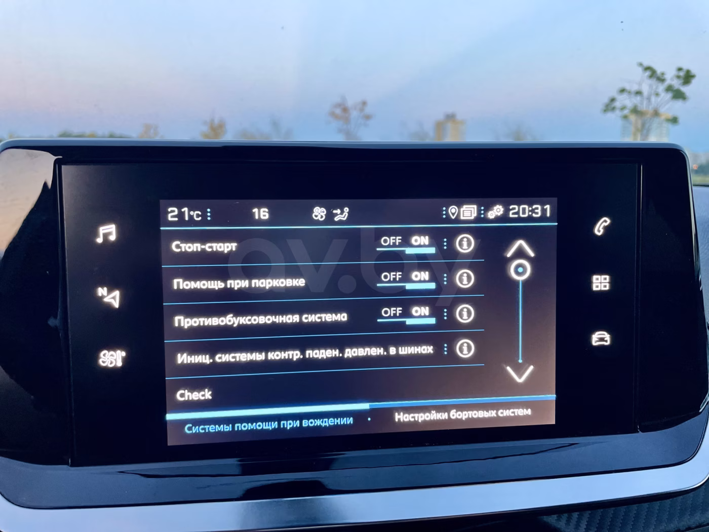 Peugeot 2008 фото 17