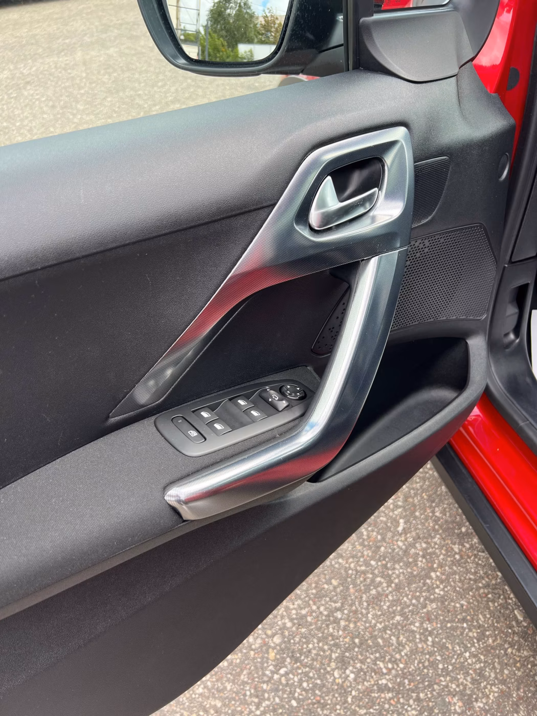 Peugeot 2008 фото 9